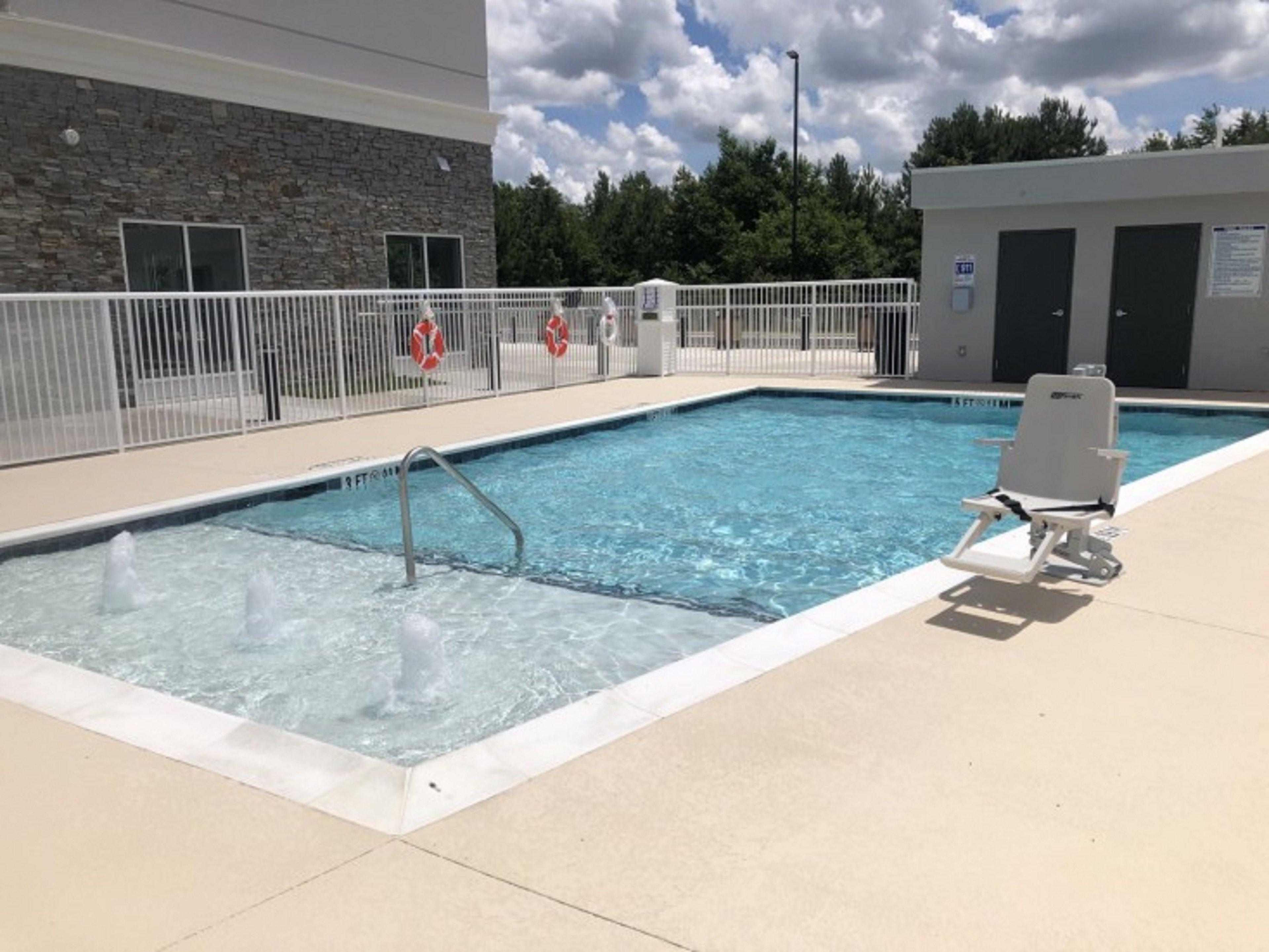 Holiday Inn & Suites - Fayetteville W-Fort Bragg Area By Ihg Εξωτερικό φωτογραφία